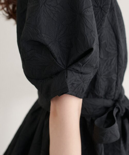 natural couture(ナチュラルクチュール)の「袖タックペプラムブラウス(シャツ/ブラウス・レディース・アイボリー/ブラック/サックスブルー・FREE)」の11枚目の写真
