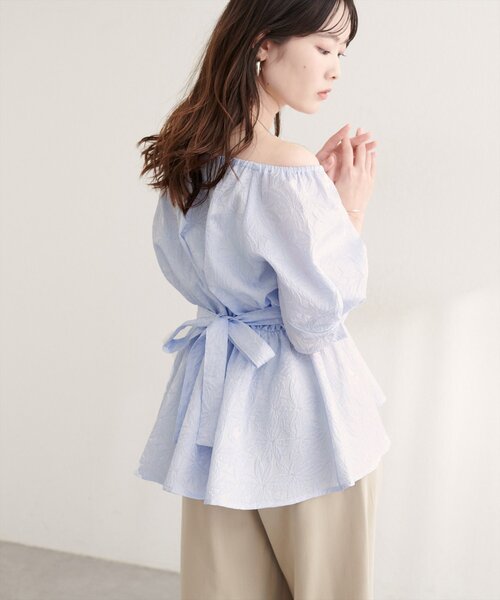 natural couture(ナチュラルクチュール)の「袖タックペプラムブラウス(シャツ/ブラウス・レディース・アイボリー/ブラック/サックスブルー・FREE)」の14枚目の写真