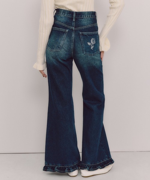 idem(イデム)の「parisienne frill flare denim / 裾フリル美脚デニムパンツ(デニムパンツ・レディース・ネイビー・SMALL/FREE)」の1枚目の写真