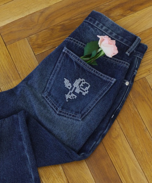 idem(イデム)の「parisienne frill flare denim / 裾フリル美脚デニムパンツ(デニムパンツ・レディース・ネイビー・SMALL/FREE)」の2枚目の写真