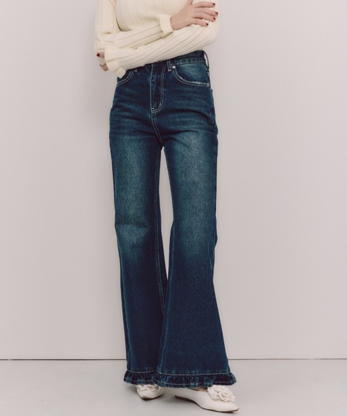 idem(イデム)の「parisienne frill flare denim / 裾フリル美脚デニムパンツ(デニムパンツ・レディース・ネイビー・SMALL/FREE)」の4枚目の写真
