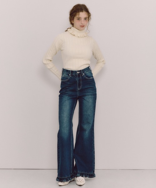 idem(イデム)の「parisienne frill flare denim / 裾フリル美脚デニムパンツ(デニムパンツ・レディース・ネイビー・SMALL/FREE)」の5枚目の写真