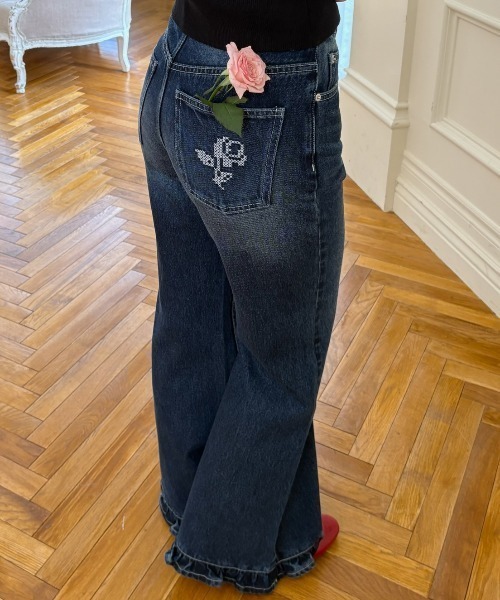 idem(イデム)の「parisienne frill flare denim / 裾フリル美脚デニムパンツ(デニムパンツ・レディース・ネイビー・SMALL/FREE)」の8枚目の写真