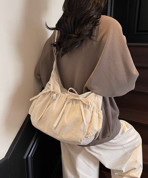 Mignonjour(ミニョンジュール)の「Mignonjour/リボンショルダーバッグ M2969(ショルダーバッグ・レディース・ブラック/ブラウン/グレー/アイボリー/ダークグレー/ブラック系1・FREE)」の1枚目の写真