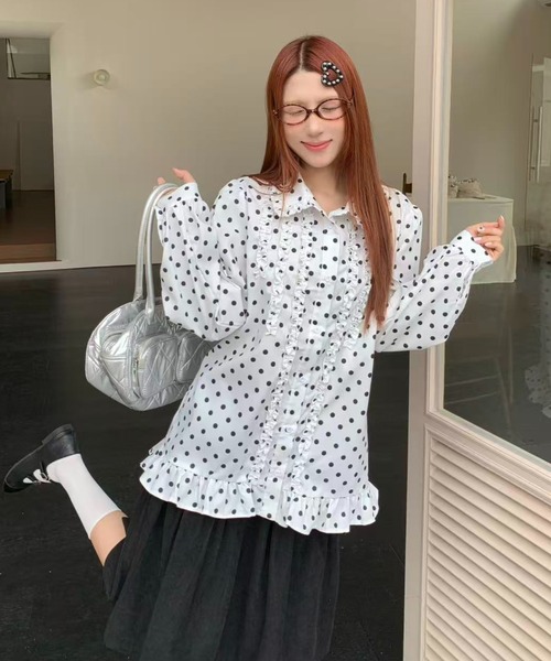 AsRiRe（アスリレイ）の「26aw　四色展開/ ドット柄フロントフリルオーバーサイズシャツブラウス（シャツ/ブラウス・レディース・グリーン/ホワイト/ピンク/ブルー・M）」の2枚目の写真