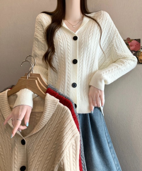 AMAJI（アマジ）の「ケーブル編み Vネック ニットカーディガン（カーディガン/ボレロ・レディース・ベージュ/グレー/ホワイト/レッド・FREE）」の9枚目の写真
