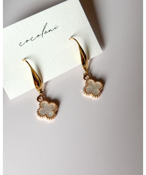 tone（トーン）の「【cocolani】［金属アレルギー対応］揺れる クローバーピアス(MA)（ピアス（両耳用）・レディース・ホワイト/ブラック・FREE）」の8枚目の写真