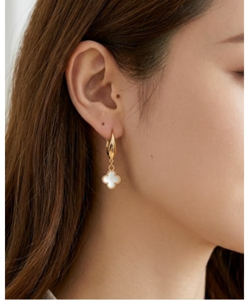 tone（トーン）の「【cocolani】［金属アレルギー対応］揺れる クローバーピアス(MA)（ピアス（両耳用）・レディース・ホワイト/ブラック・FREE）」の13枚目の写真