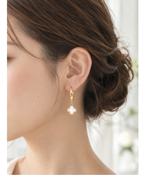 tone（トーン）の「【cocolani】［金属アレルギー対応］揺れる クローバーピアス(MA)（ピアス（両耳用）・レディース・ホワイト/ブラック・FREE）」の14枚目の写真