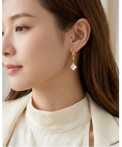 tone（トーン）の「【cocolani】［金属アレルギー対応］揺れる クローバーピアス(MA)（ピアス（両耳用）・レディース・ホワイト/ブラック・FREE）」の15枚目の写真