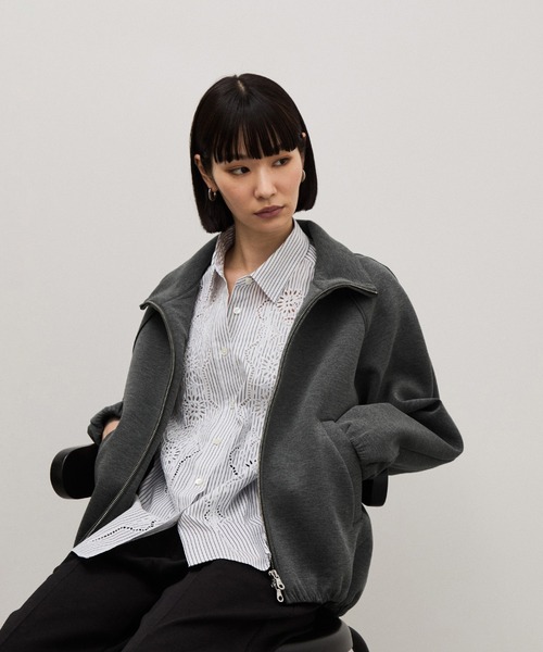 ADAM ET ROPE'(アダムエロペ)の「【WEB限定】・【定番】ダンボールコクーンブルゾン(ブルゾン・レディース・ブラック/チャコールグレー/ダークブラウン/ベージュ系その他・FREE)」の2枚目の写真