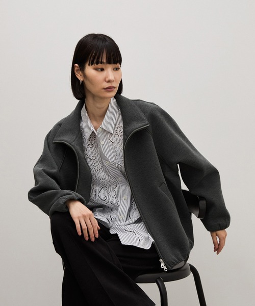 ADAM ET ROPE'(アダムエロペ)の「【WEB限定】・【定番】ダンボールコクーンブルゾン(ブルゾン・レディース・ブラック/チャコールグレー/ダークブラウン/ベージュ系その他・FREE)」の7枚目の写真
