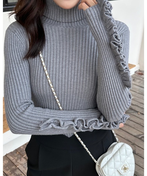 BIRTHDAY BASH(バースデイバッシュ)の「FRILL SLEEVE HIGHNECK KNIT(フリルスリーブハイネックニット)(ニット/セーター・レディース・グレー・S)」の2枚目の写真
