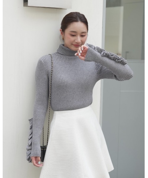 BIRTHDAY BASH(バースデイバッシュ)の「FRILL SLEEVE HIGHNECK KNIT(フリルスリーブハイネックニット)(ニット/セーター・レディース・グレー・S)」の6枚目の写真