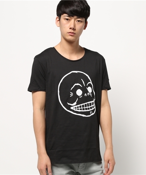 SEVENDAYS=SUNDAY（セブンデイズサンデイ）の「ＣＨＥＡＰ　ＭＯＮＤＡＹ　Ｓｋｕｌｌ　Ｔｅｅ　（Tシャツ/カットソー・メンズ・ホワイト/ブラック・MEDIUM/SMALL）」の2枚目の写真
