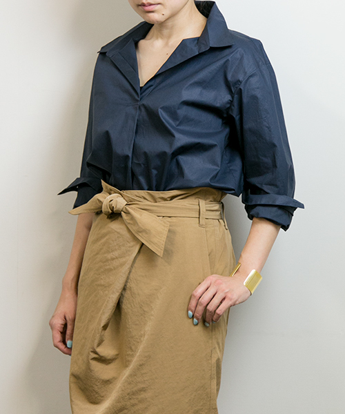 ESTNATION（エストネーション）の「ESTNATION シャツプルオーバー（シャツ/ブラウス・レディース・オフホワイト/ネイビー/ベージュ・38/36）」の7枚目の写真