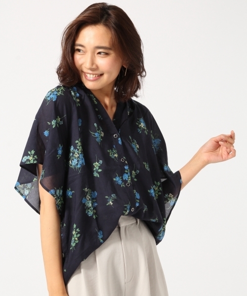 GLOBAL WORK(グローバルワーク)の「ギャザープリントブラウス半袖/713143(シャツ/ブラウス・レディース・ブラック/その他2/ネイビー/ライトピンク/ライトブルー/ホワイト/その他3/その他/ダークブルー・MEDIUM/SMALL/LARGE)」の6枚目の写真