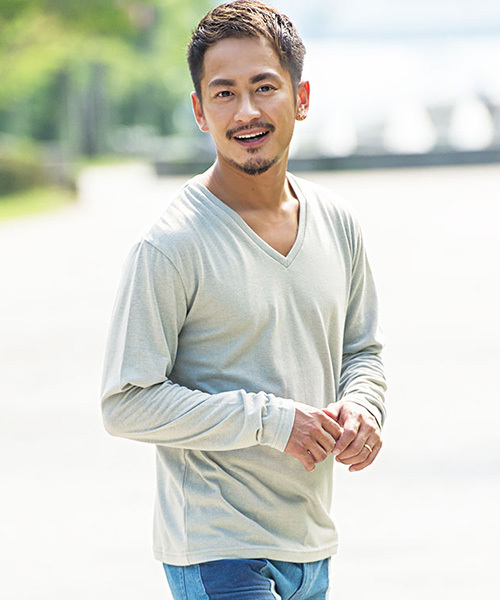 CavariA（キャバリア）の「『CavariA/キャバリア』TC無地Vネック長袖Tシャツ（Tシャツ/カットソー・メンズ・ホワイト/ブラック/ベージュ/グレー/ネイビー・L/M/XL）」の3枚目の写真