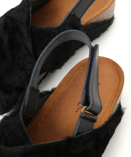 Sonia C（ソニアシー）の「シープファーフットベットサンダル     （サンダル・レディース・ベージュ系その他/ブラック・LARGE/MEDIUM）」の5枚目の写真