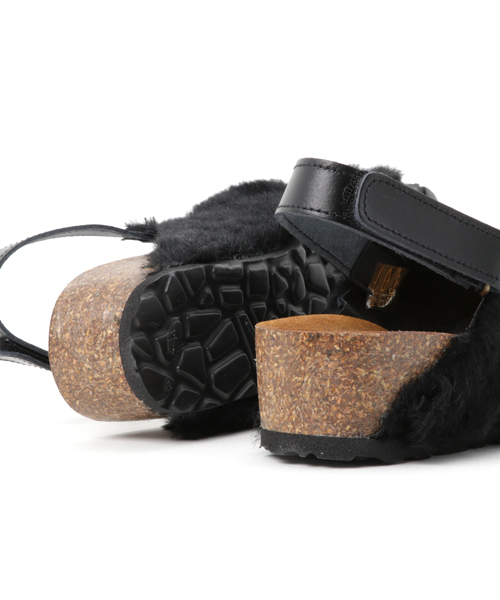 Sonia C（ソニアシー）の「シープファーフットベットサンダル     （サンダル・レディース・ベージュ系その他/ブラック・LARGE/MEDIUM）」の6枚目の写真