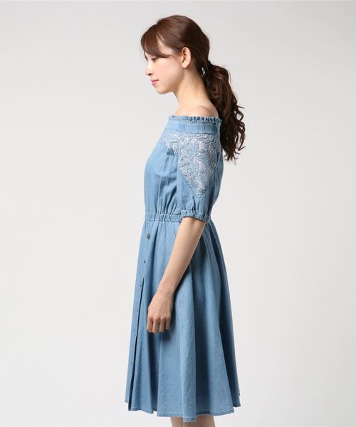 axes femme（アクシーズファム）の「レース切替オフショル