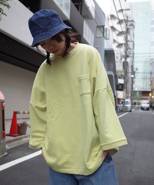 rovtski（ロフトスキー）の「rovtski 【ビッグシルエット】ミニ裏毛パウダーブリーチBIGトレーナーF（スウェット・レディース・ブラック/ピンク/イエロー/ブルー/グリーン・FREE）」の12枚目の写真
