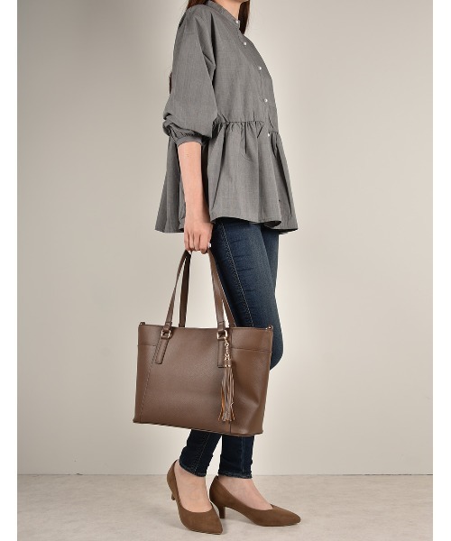 MONICA（モニカ）の「シンプルA4トートバッグ（トートバッグ・レディース・ネイビー/ブラック/ホワイト/グレー/ピンク/ブラウン/ラベンダー/ブルー/ライトグレー/ライトベージュ/ダークブルー・FREE）」の5枚目の写真