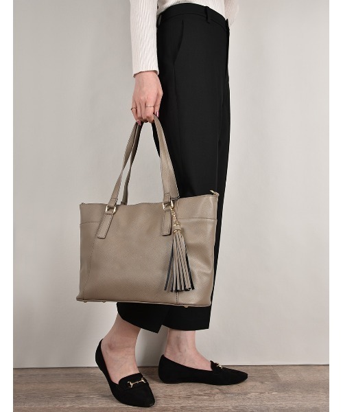 MONICA（モニカ）の「シンプルA4トートバッグ（トートバッグ・レディース・ネイビー/ブラック/ホワイト/グレー/ピンク/ブラウン/ラベンダー/ブルー/ライトグレー/ライトベージュ/ダークブルー・FREE）」の21枚目の写真