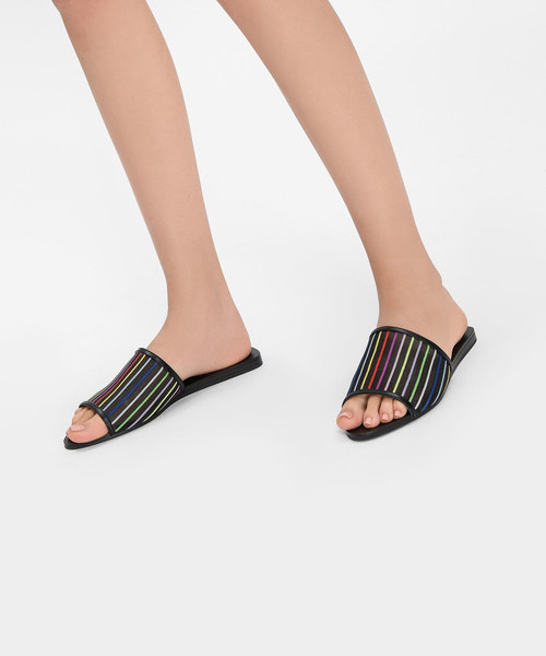 CHARLES & KEITH（チャールズ & キース）の「ストライプメッシュスライダー / STRIPED MESH SLIDERS（スリッポン・レディース・ブラック/ブラック系その他・23cm/23.5cm/24.5cm/25cm）」の9枚目の写真