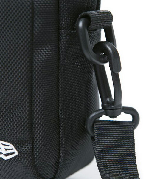 NEW ERA(ニューエラ)の「【NEW ERA/ニューエラ】SHOULDER POUCH(ショルダーバッグ・メンズ・ブラック/タイガーカモ・FREE)」の7枚目の写真