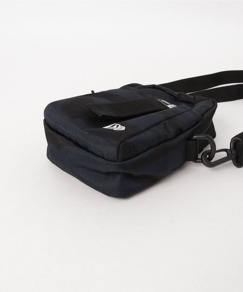 NEW ERA(ニューエラ)の「【NEW ERA/ニューエラ】SHOULDER POUCH(ショルダーバッグ・メンズ・ブラック/タイガーカモ・FREE)」の4枚目の写真