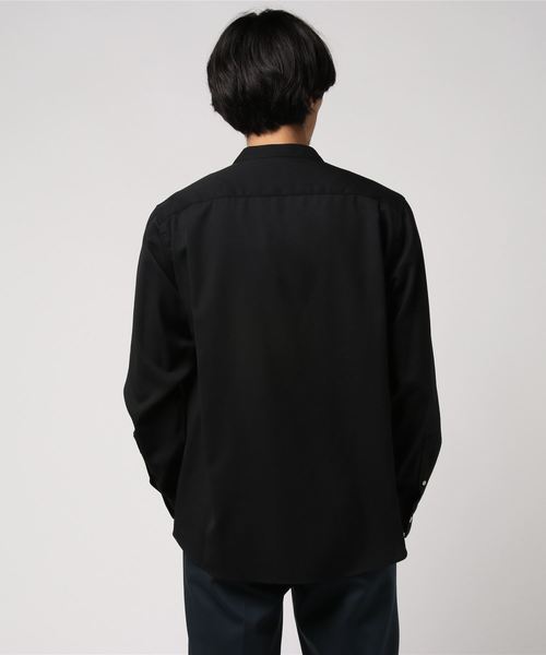 UNITED TOKYO(ユナイテッドトウキョウ)の「Vネックロングスリーブシャツ(シャツ/ブラウス・メンズ・ブラック/ブラウン/オフホワイト・1/2/3)」の5枚目の写真