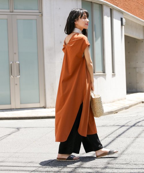 LAKOLE（ラコレ）の「バックツイストTシャツワンピース / LAKOLE（ワンピース・レディース・ブラック/オフホワイト/ライトブラウン・SMALL/MEDIUM）」の3枚目の写真