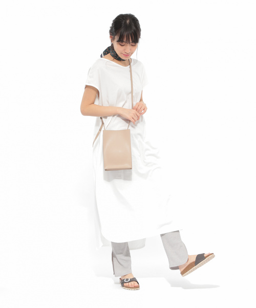 LAKOLE（ラコレ）の「バックツイストTシャツワンピース / LAKOLE（ワンピース・レディース・ブラック/オフホワイト/ライトブラウン・SMALL/MEDIUM）」の12枚目の写真