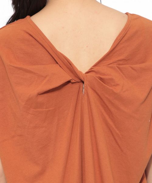 LAKOLE（ラコレ）の「バックツイストTシャツワンピース / LAKOLE（ワンピース・レディース・ブラック/オフホワイト/ライトブラウン・SMALL/MEDIUM）」の5枚目の写真