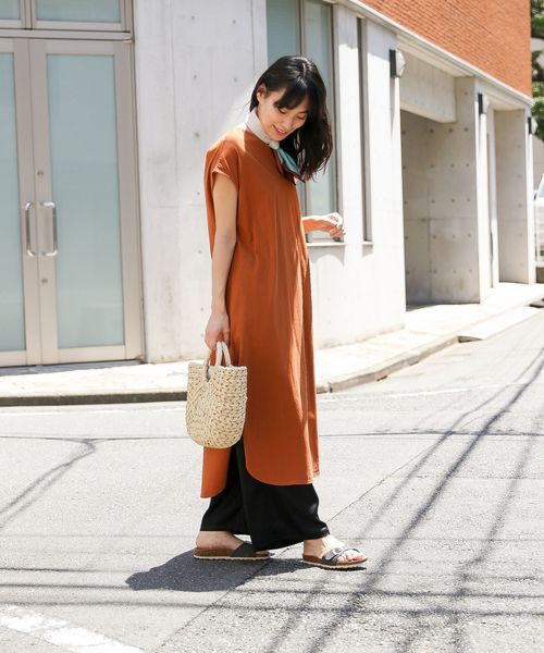 LAKOLE（ラコレ）の「バックツイストTシャツワンピース / LAKOLE（ワンピース・レディース・ブラック/オフホワイト/ライトブラウン・SMALL/MEDIUM）」の18枚目の写真