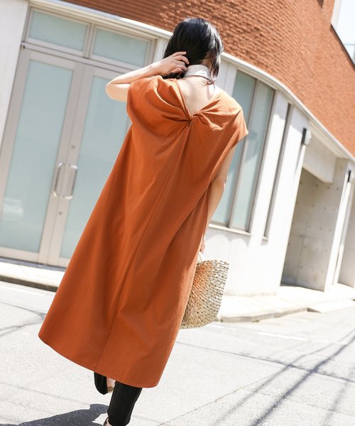 LAKOLE（ラコレ）の「バックツイストTシャツワンピース / LAKOLE（ワンピース・レディース・ブラック/オフホワイト/ライトブラウン・SMALL/MEDIUM）」の19枚目の写真