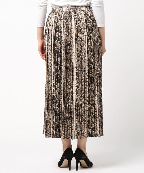 n'ee-ne（ネーネ）の「パイソン柄　プリーツスカート（スカート・レディース・ベージュ/グレー・FREE）」の4枚目の写真