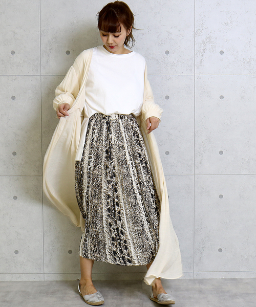 n'ee-ne（ネーネ）の「パイソン柄　プリーツスカート（スカート・レディース・ベージュ/グレー・FREE）」の5枚目の写真