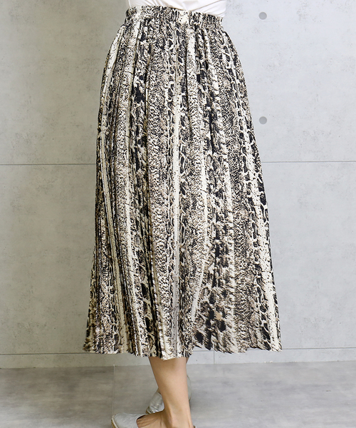 n'ee-ne（ネーネ）の「パイソン柄　プリーツスカート（スカート・レディース・ベージュ/グレー・FREE）」の8枚目の写真