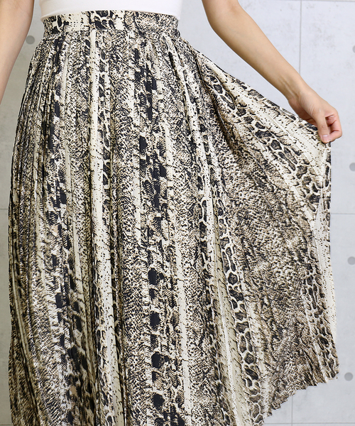 n'ee-ne（ネーネ）の「パイソン柄　プリーツスカート（スカート・レディース・ベージュ/グレー・FREE）」の10枚目の写真