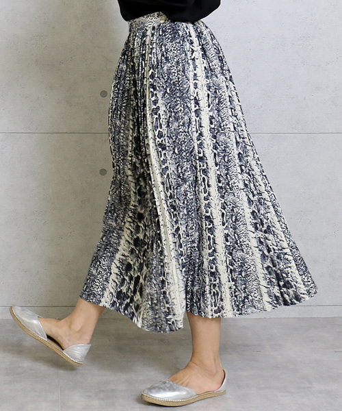 n'ee-ne（ネーネ）の「パイソン柄　プリーツスカート（スカート・レディース・ベージュ/グレー・FREE）」の13枚目の写真
