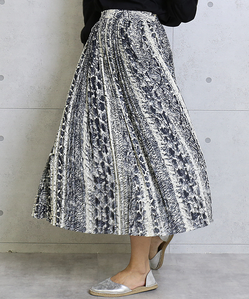 n'ee-ne（ネーネ）の「パイソン柄　プリーツスカート（スカート・レディース・ベージュ/グレー・FREE）」の14枚目の写真