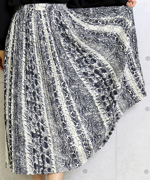 n'ee-ne（ネーネ）の「パイソン柄　プリーツスカート（スカート・レディース・ベージュ/グレー・FREE）」の9枚目の写真