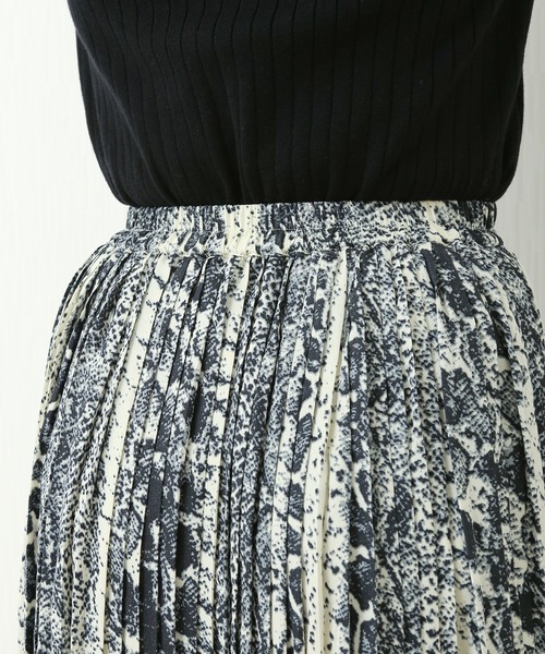 n'ee-ne（ネーネ）の「パイソン柄　プリーツスカート（スカート・レディース・ベージュ/グレー・FREE）」の20枚目の写真