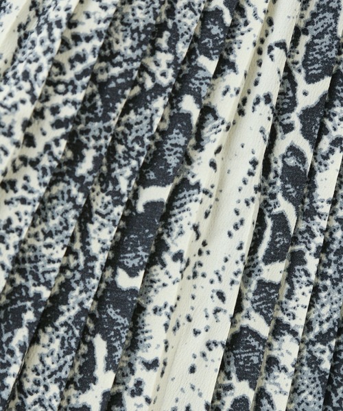 n'ee-ne（ネーネ）の「パイソン柄　プリーツスカート（スカート・レディース・ベージュ/グレー・FREE）」の18枚目の写真