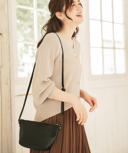 GLOBAL WORK（グローバルワーク）の「ベンリサイズショルダー/848182（ショルダーバッグ・レディース・ベージュ/レッド/ブラック/ダークブラウン/その他・FREE）」の2枚目の写真