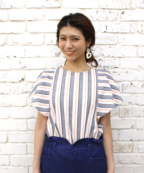 mystic(ミスティック)の「ストライプフレアスリーブプルオーバー(シャツ/ブラウス・レディース・オレンジ/ブルー/ピンク・フリ-)」の1枚目の写真