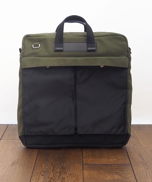 Cabas (キャバ)の「CaBas N°67 Helmet bag large(ショルダーバッグ・メンズ・ブラック/カーキ/ネイビー/ホワイト×ブラック・LARGE)」の3枚目の写真