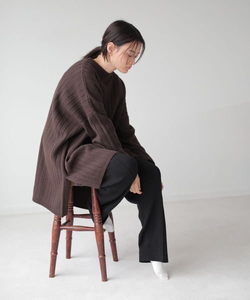 AMERICAN HOLIC(アメリカンホリック)の「リブ編みサイドスリットニットチュニック(ニット/セーター・レディース・ブラック/ベージュ/ブラウン/サックスブルー/アイボリー・FREE)」の6枚目の写真